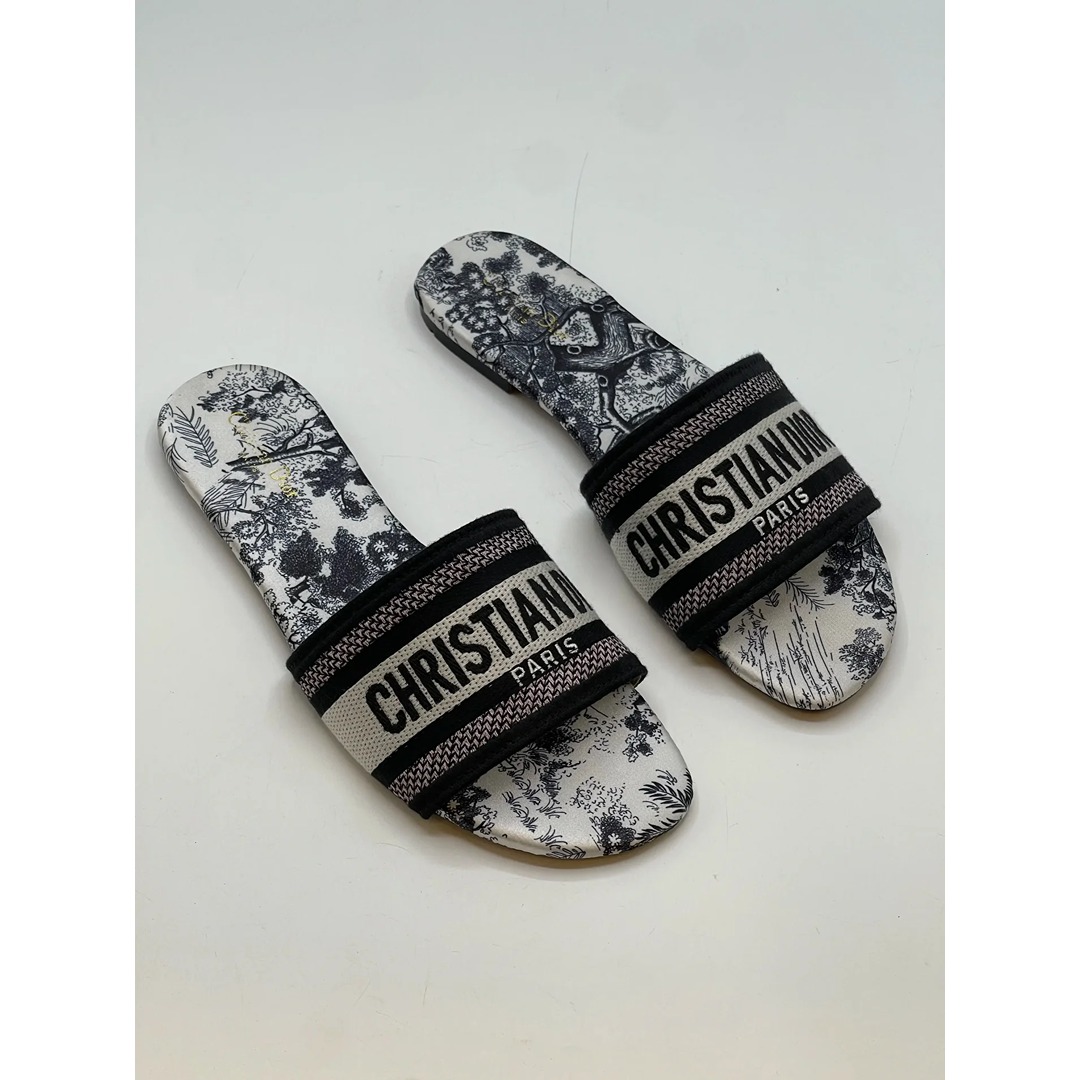christian dior slipper black white 1 CHRISTIAN DIOR BLACK-WHITE DWAY SLIDE